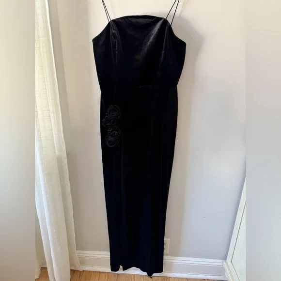 Amanda Uprichard Wolfe Gown in Black Velvet - Picture 2 of 6